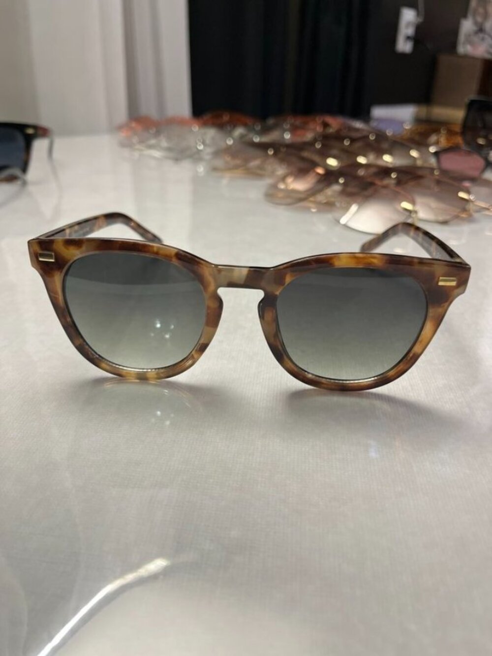 AIRE Evolution Sunglasses Dark Tortoise Round Gradient Lens Classic - Picture 2 of 12